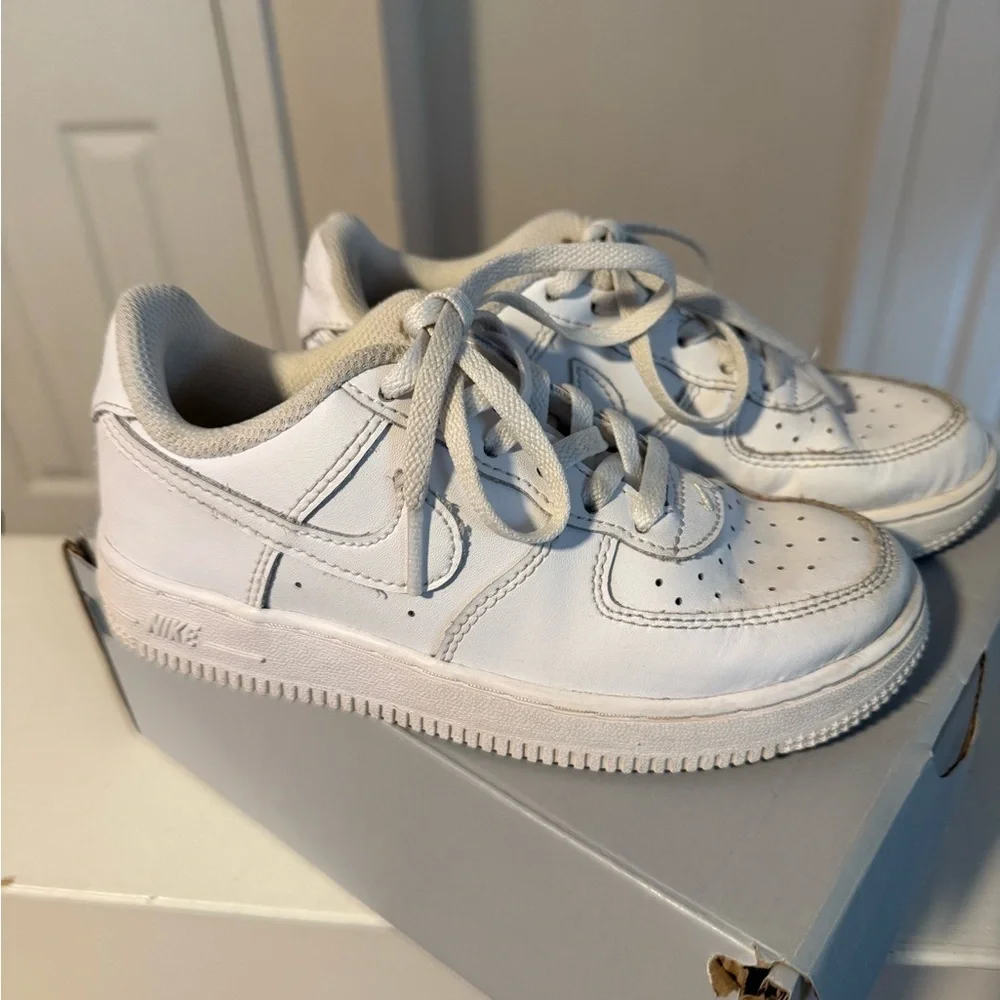 Nike white Air Force 1 LE kids size 13c - Picture 1 of 9